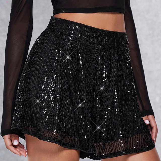 mklekyy short faja mujer pantalones cortos y pantalones brillantes con lentejuelas para mujer Negro WILLBEST — Front‑centro: short corto negro con faja y cintura ancha, superficie cubierta de lentejuelas verticales y borde de malla translúcida; forro interior corto visible; suele usarse también para salidas nocturnas o playa.