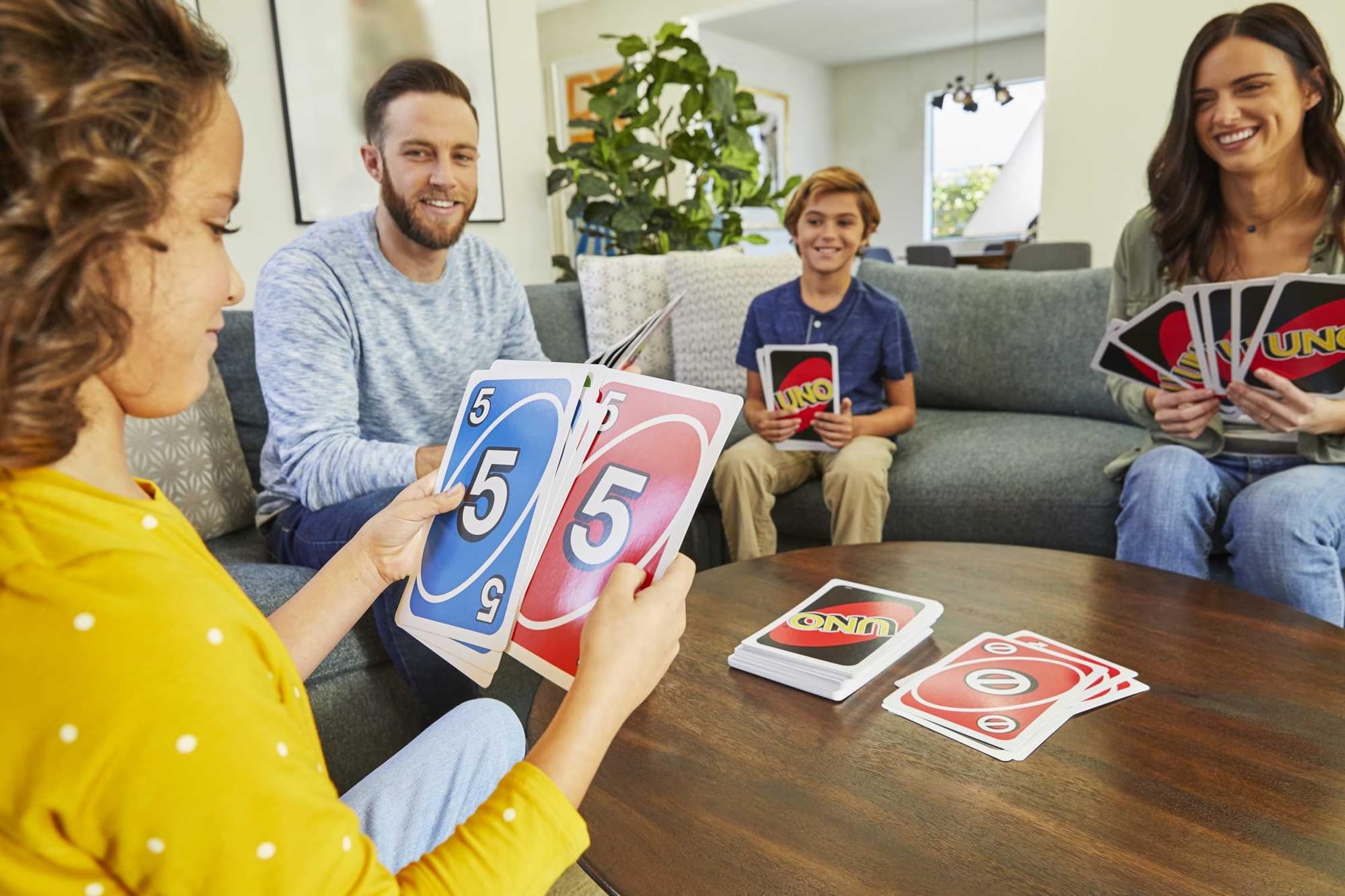 Mattel Games Giant UNO MMF7&nbsp;Family Card Game with 108 Oversized Cards and Instructions, Great Toy for Kids Ages 7 Years and Older