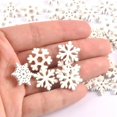 thumbnail image 2 of Copos de nieve blancos de madera mezclados, adornos navideños, colgantes de Navidad, manualidades de álbum de recortes Diy, decoraciones para el hogar de Año Nuevo, 20mm, 2 of 4