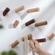 thumbnail image 4 of Gancho para bata de alta resistencia para una artesanía de primera calidad, construcción de madera maciza, gancho de madera moderno para una fácil instalación, percha de pared multiusos (juego de 5), 4 of 5