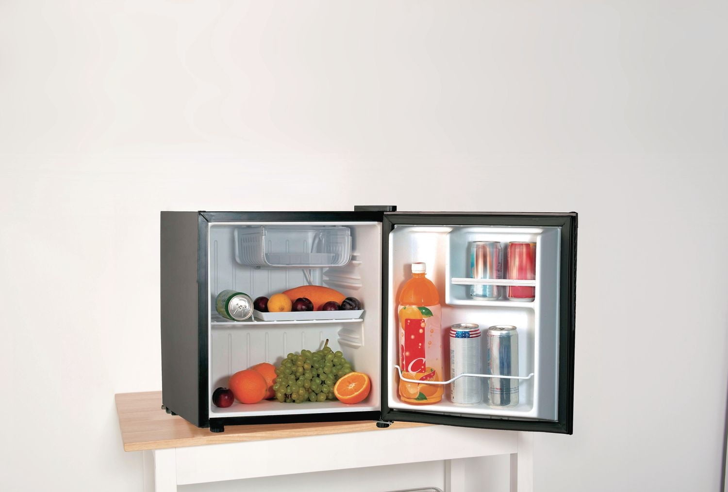 Frigidaire Professional 1.6 Cu Ft Retro Fridge