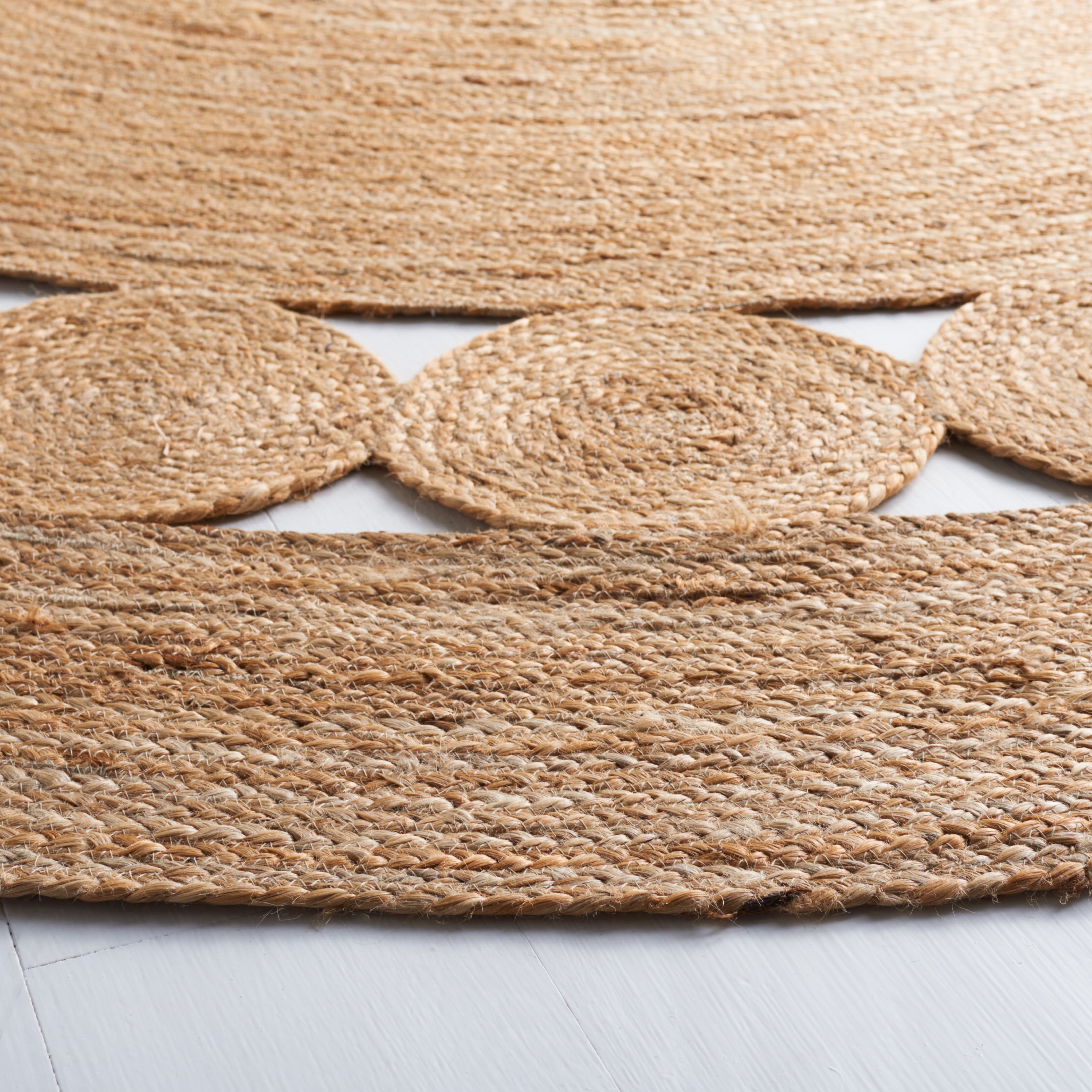 SAFAVIEH Natural Fiber Morgan Braided Jute Area Rug, Natural, 6' x 6' Round