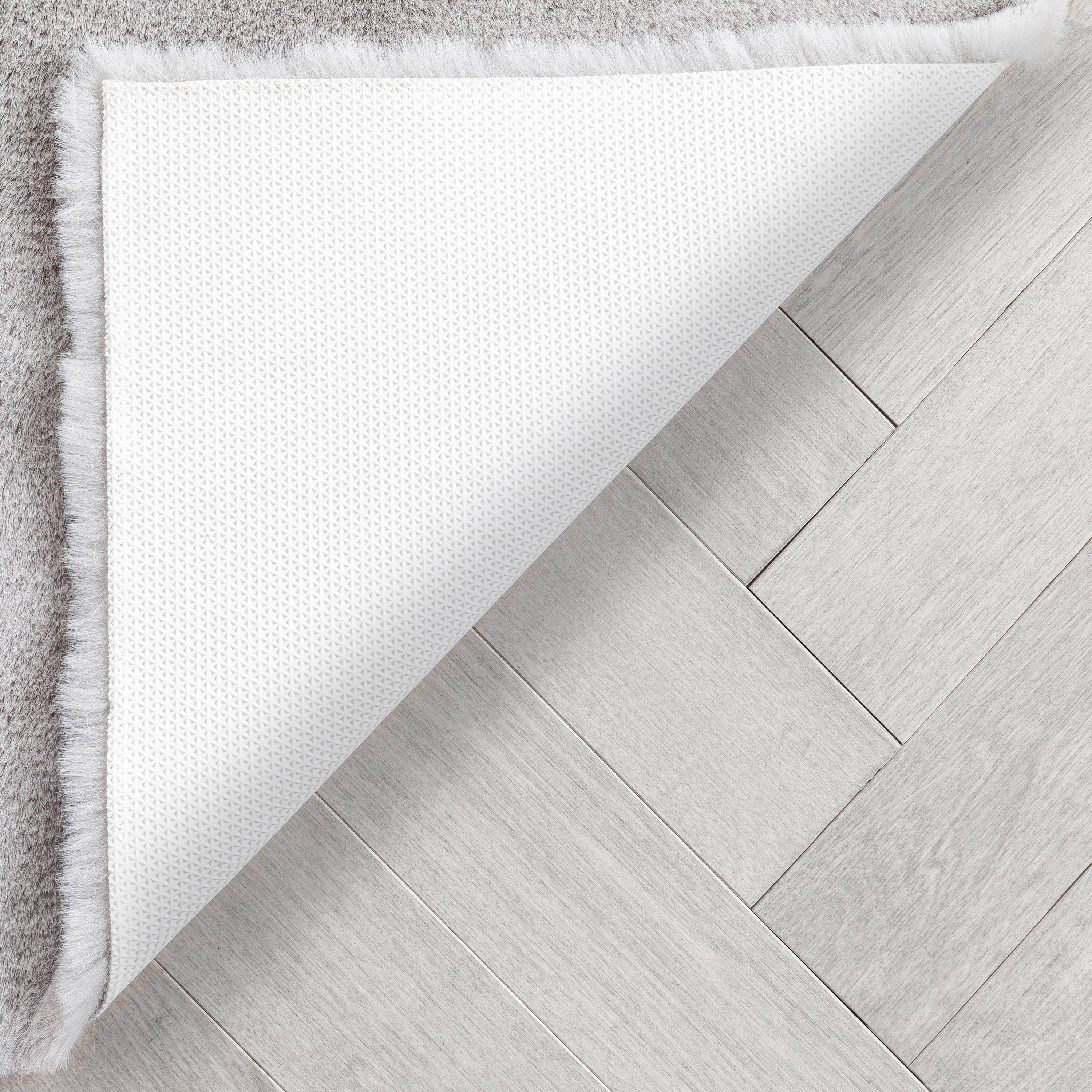 Well Woven Opal Crest Textured Solid White Modern Faux Fur 2'11" Round Rug