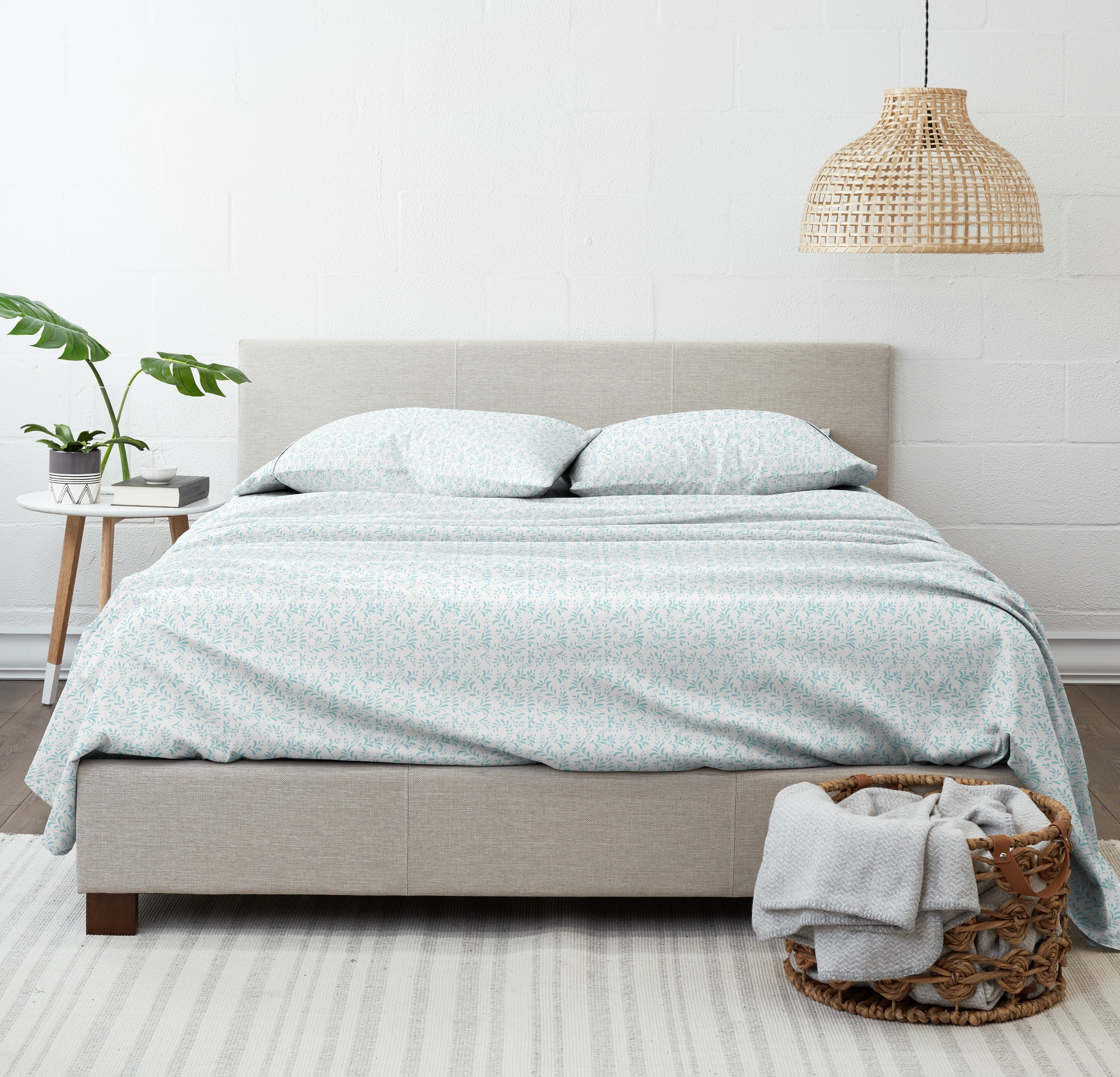 Noble Linens 4 Piece Pattern Microfiber Bed Sheets Set, Light Blue Ultra Burst of Vines, Queen