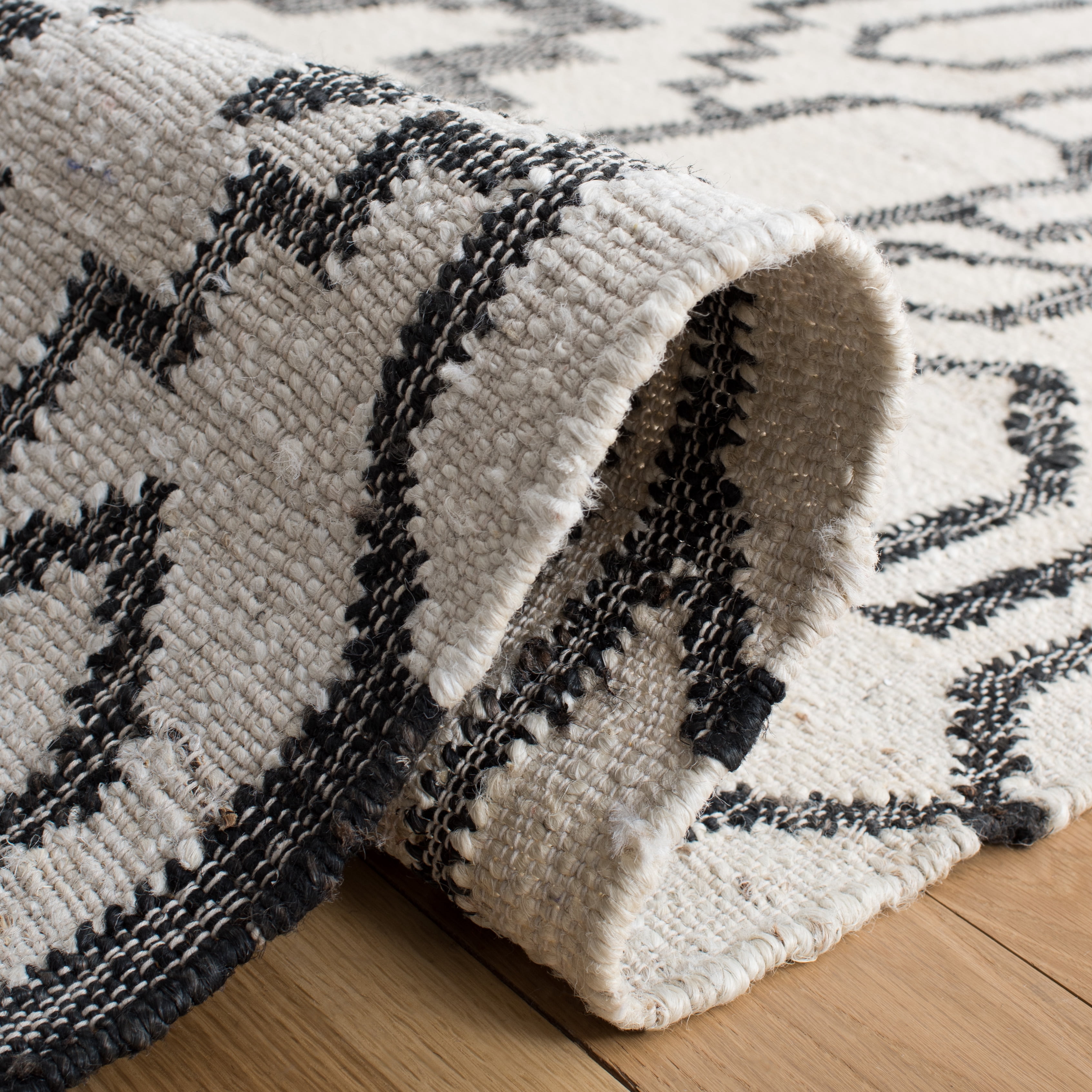 SAFAVIEH Natural Fiber Natalie Geometric Area Rug, Ivory/Black, 3' x 5'