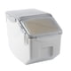 thumbnail image 2 of Contenedor grande para almacenar arroz con taza medidora | Capacidad de 10 kg/22 lb para arroz, harina y alimento para mascotas | Tapa hermética con cierre, ruedas y asa para la despensa de la cocina, 2 of 9