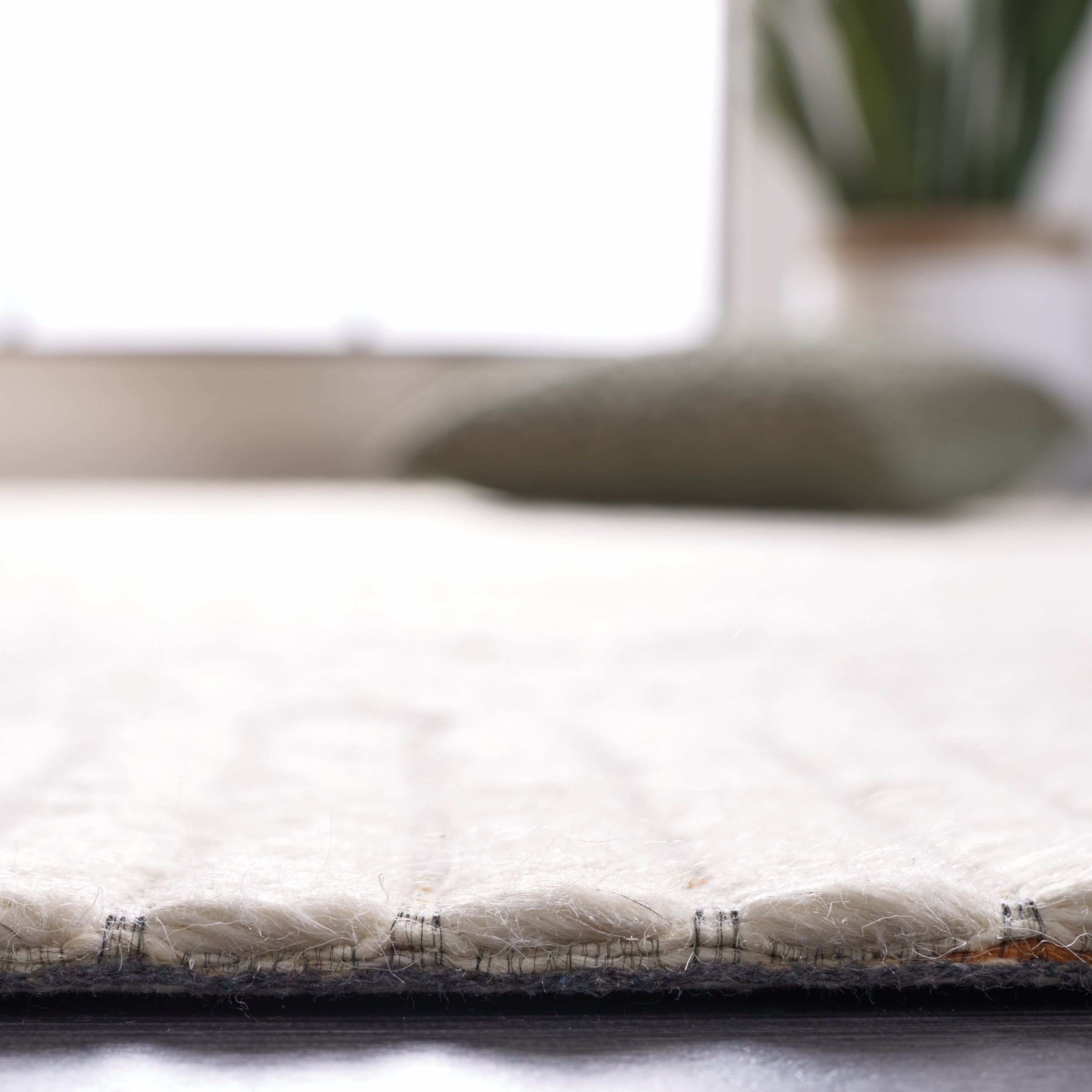 SAFAVIEH Marbella Helen Bordered Area Rug, Ivory/Brown, 6' x 9'