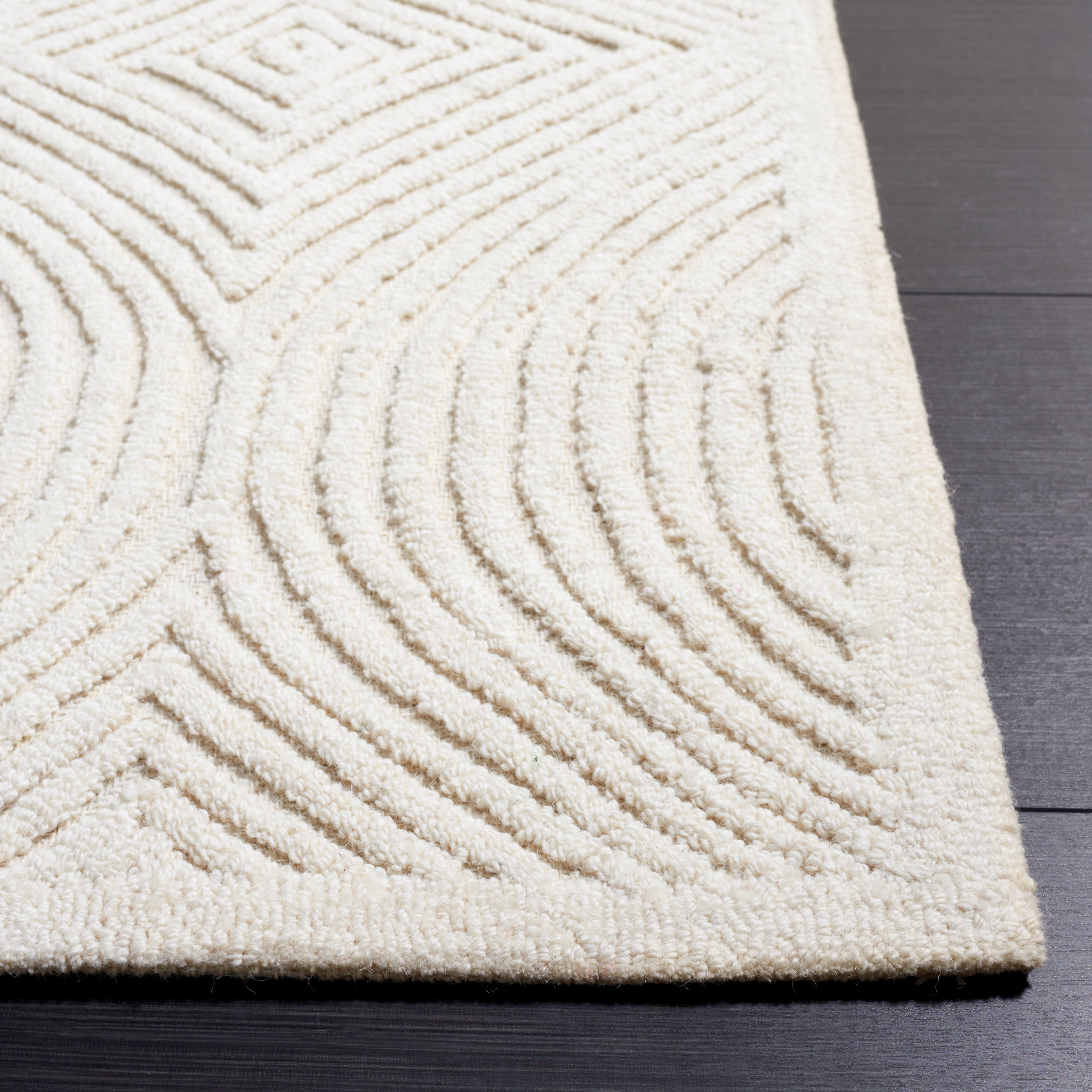 SAFAVIEH Textural Rose Geometric Area Rug, Ivory, 4' x 6'