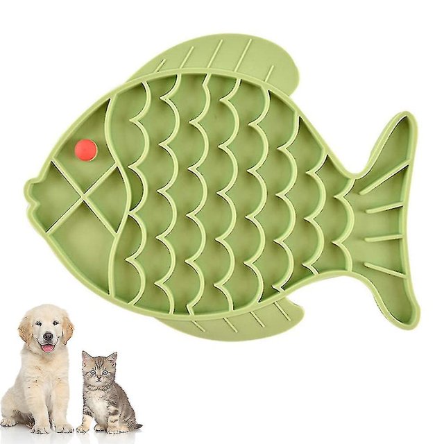 Mascotas alimentan lentamente a los perros lamiendo almohadillas alimentan lentamente a los perros con alternativas interesantes a los bolos