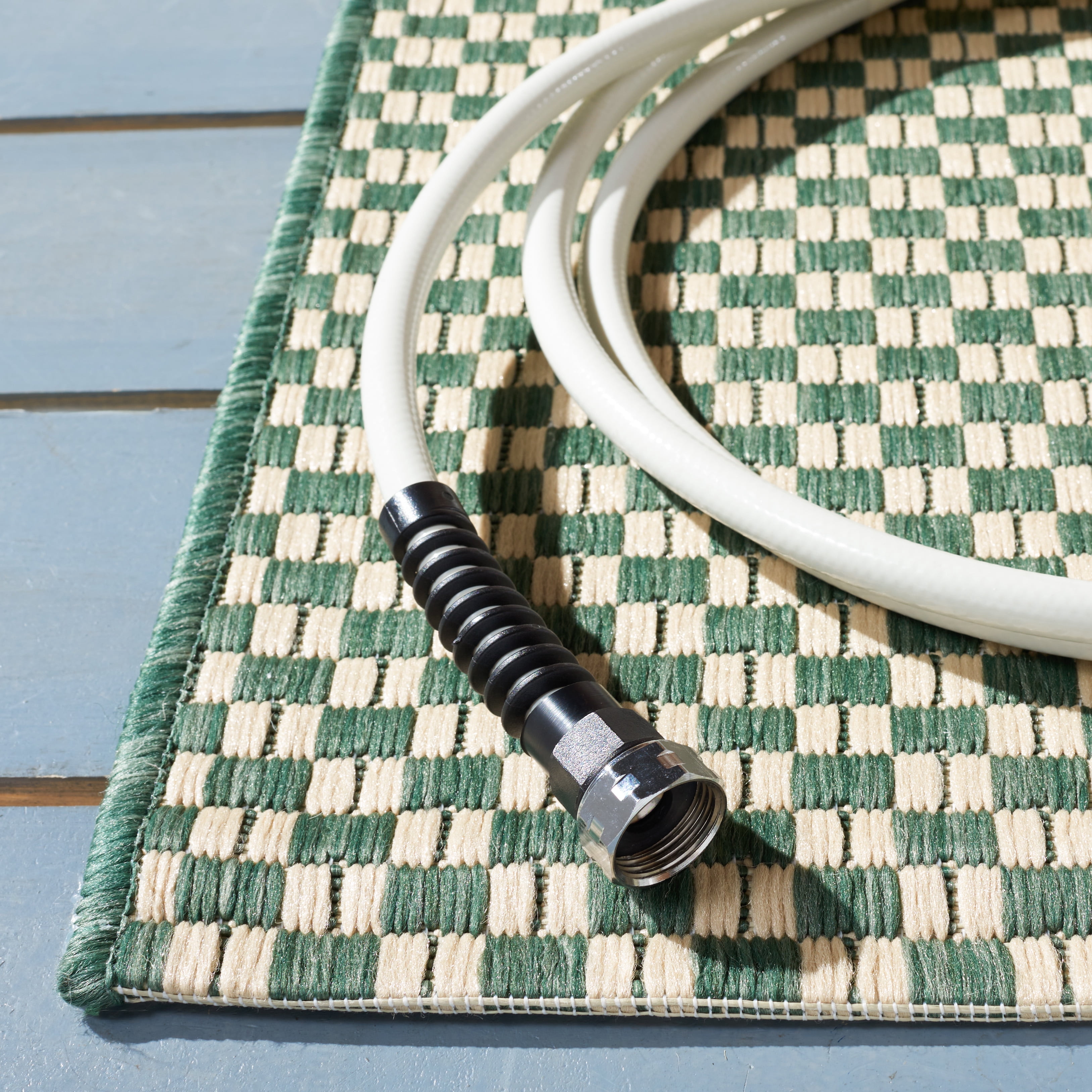 SAFAVIEH Courtyard Flint Checkered Indoor/Outdoor Area Rug, Dark Green/Beige, 6'7" x 6'7" Square