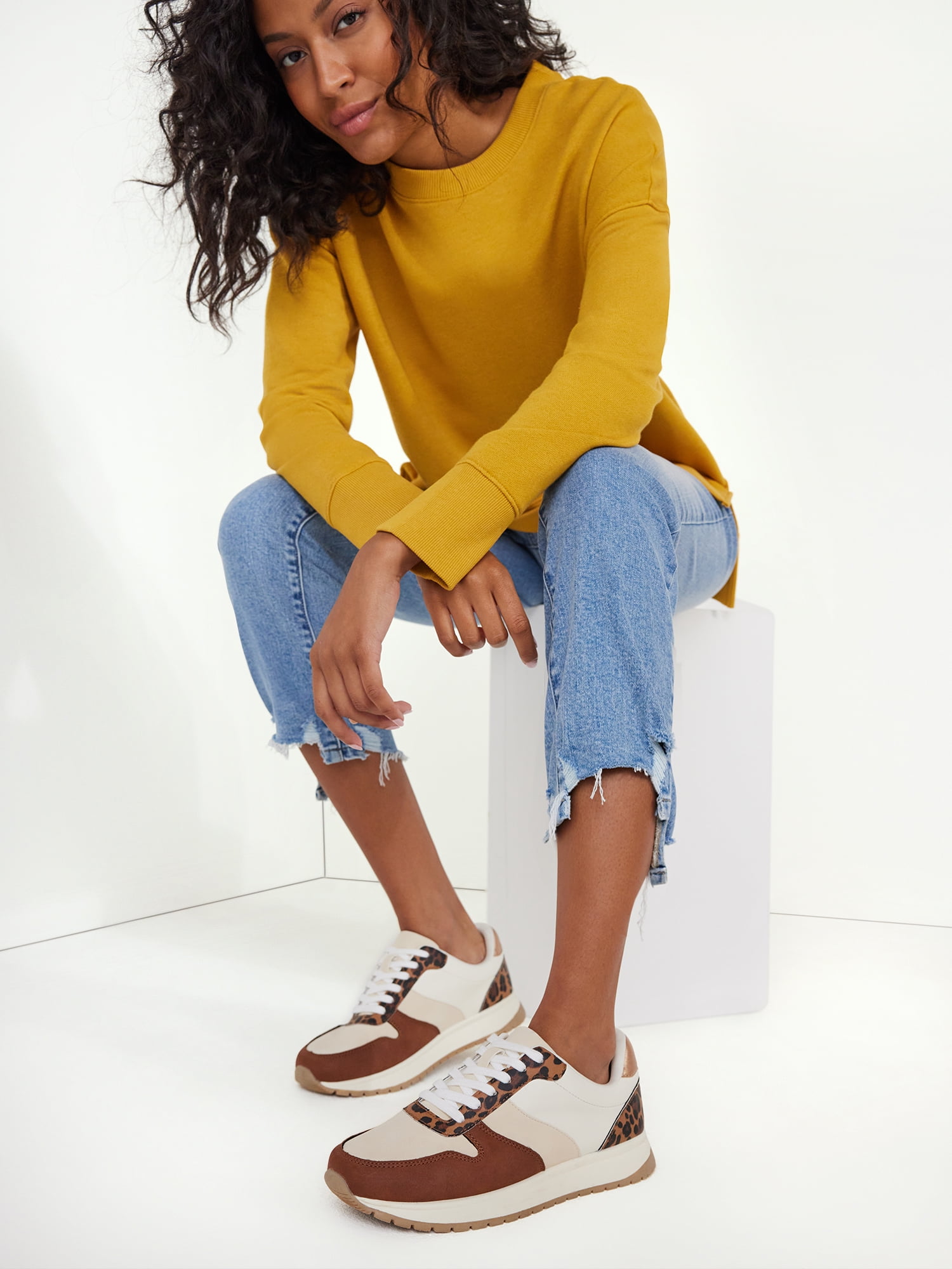 Time and Tru Women's Chunky Jogger Lace up Casual Sneakers, Wide Width Available