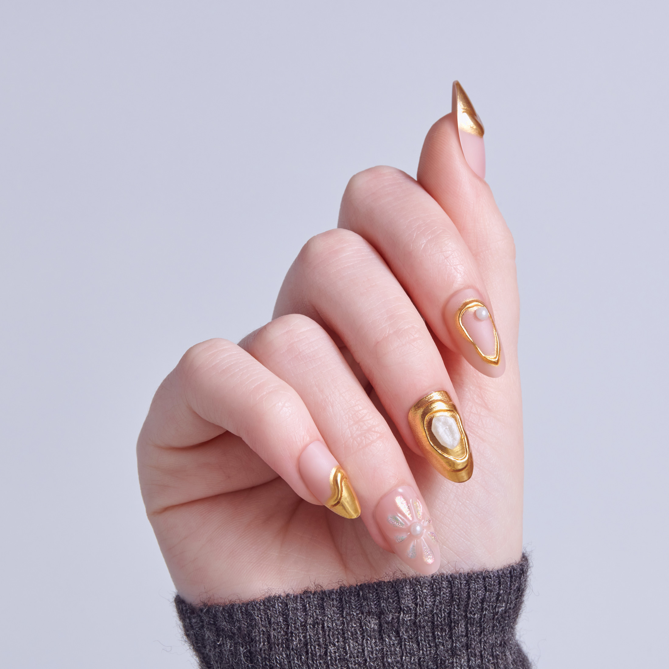 Kiss Luxe Medium Almond Press-On Nails Gold, 32 Pieces photo 2
