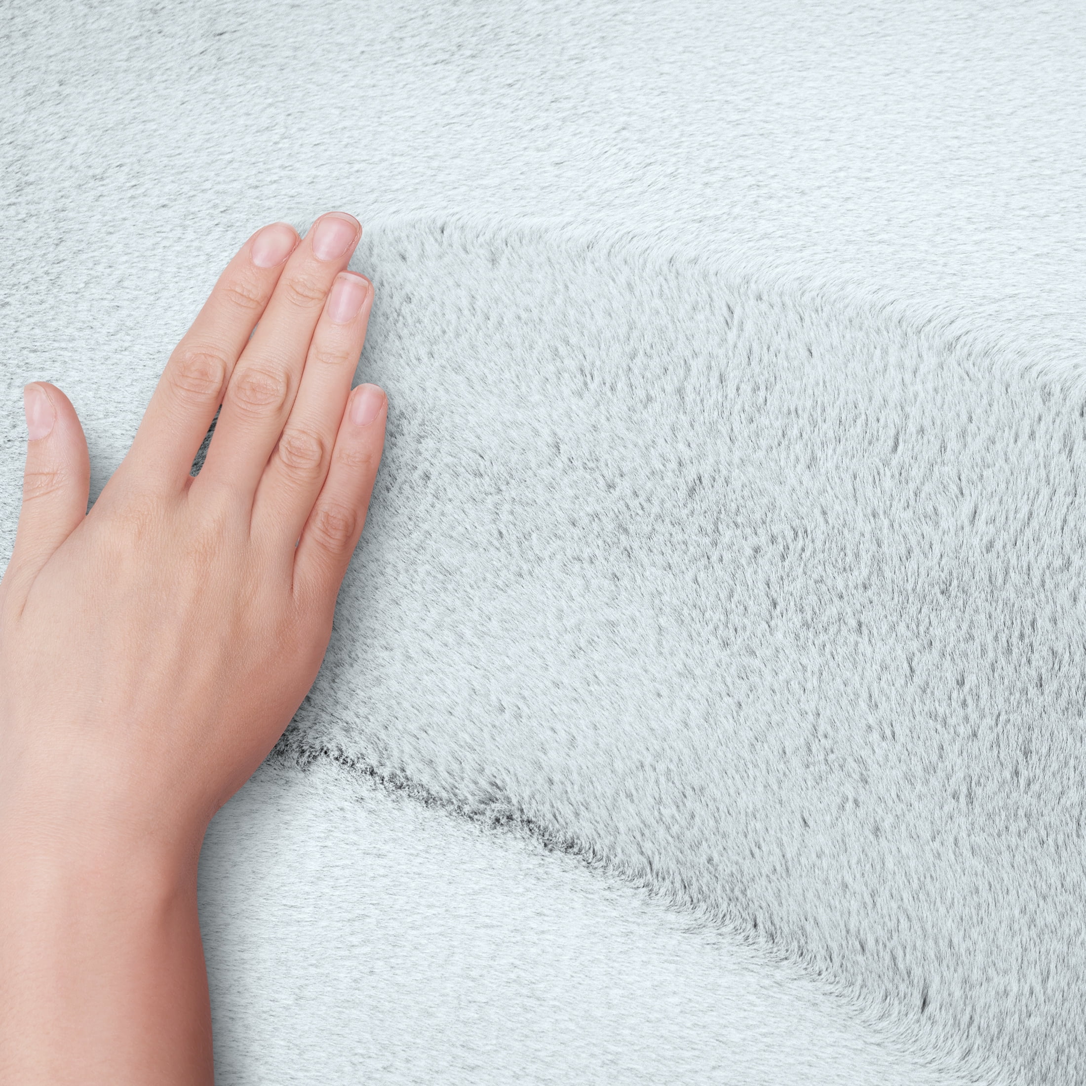 Mainstays 2- Piece Bath Rug Faux Fur Memory Foam, Soft Silver, 17" x 24"