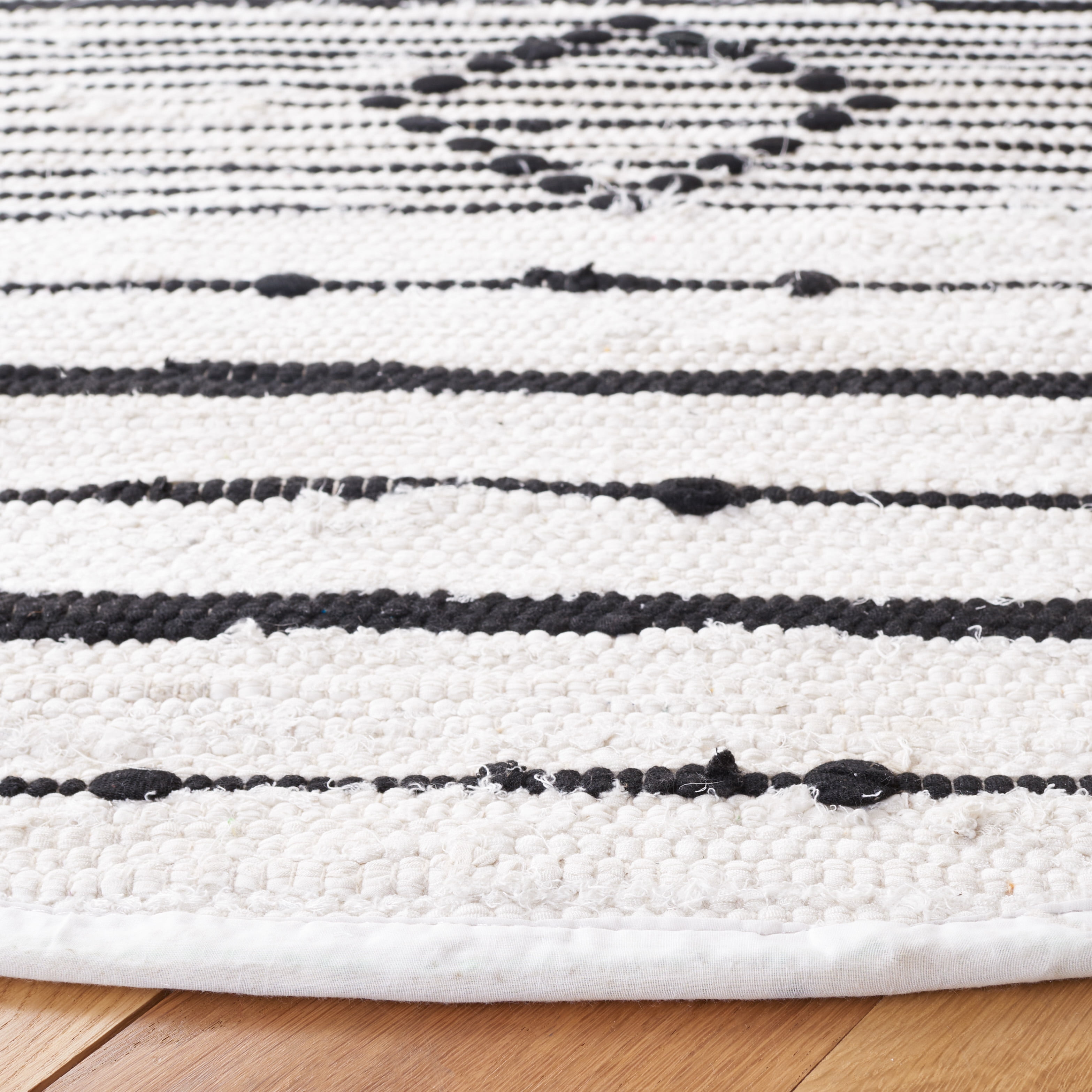 SAFAVIEH Striped Kilim Paulino Striped Cotton Area Rug, Ivory/Black, 6' x 6' Round