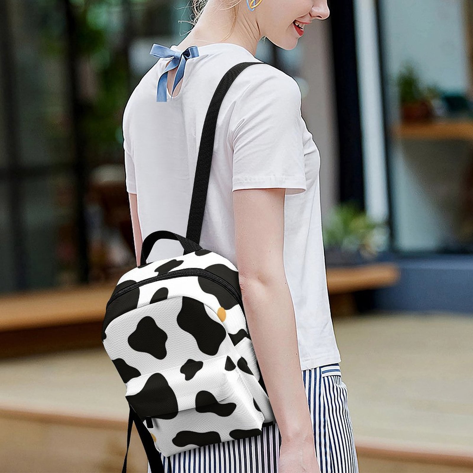 8.1×10in Casual Women'S Backpack With Anti-Contraction And Stretch For Sports Activities Travel Picnics Simple Cow Print Pattern, Vector Art Style_2