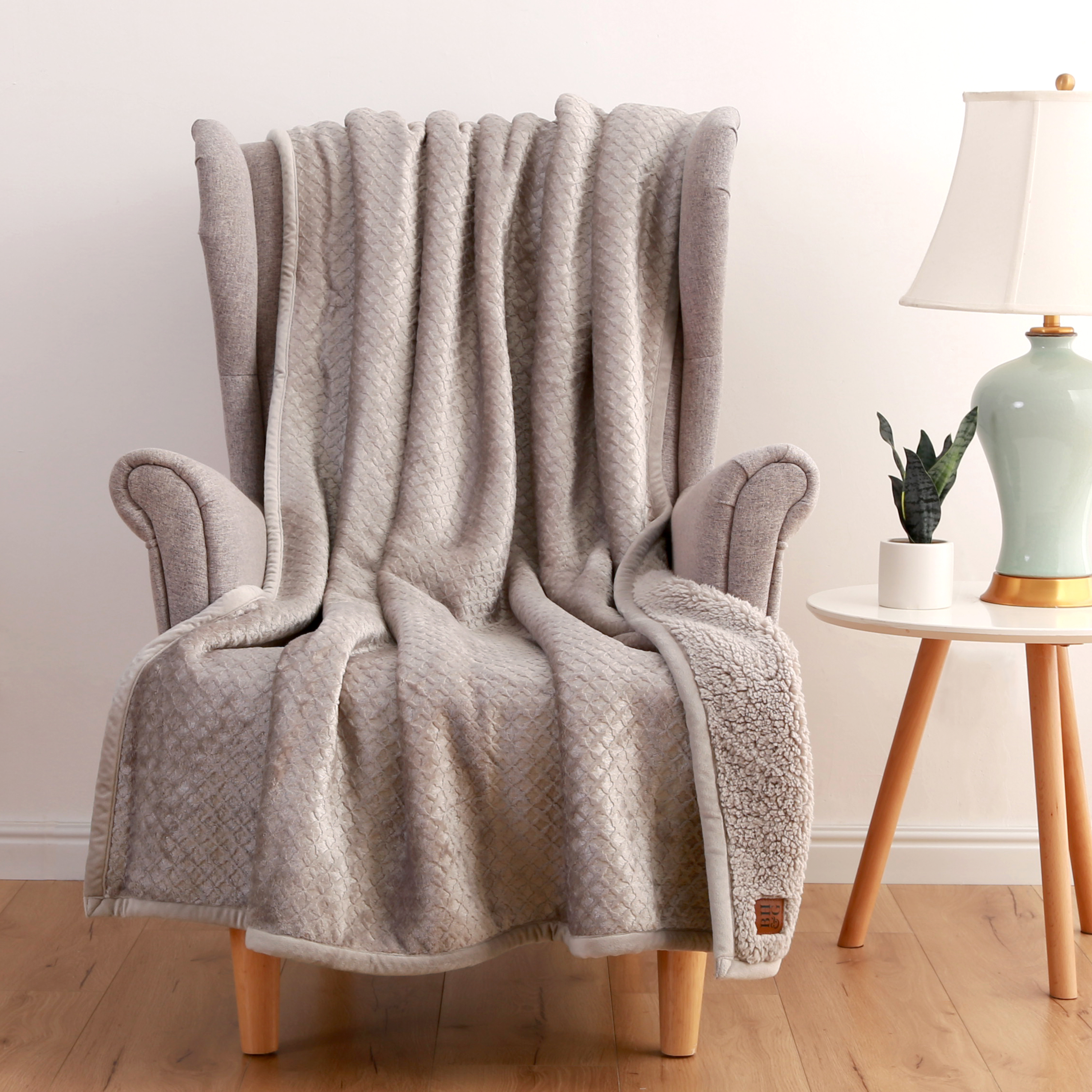 Better Homes & Gardens Oversized Sherpa Throw, 50" x 72", Gray Waffle