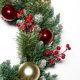 thumbnail image 3 of Corona navideña de PVC flocado verde de 60cm de diámetro con bolas y guirnalda de frutos rojos para decoraciones navideñas, 3 of 4