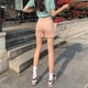 thumbnail image 3 of Vaqueros Dumb Powder ajustados de cintura alta y doble hebilla para niñas, gran elasticidad, vientre fino, pantalones cortos sencillos de primavera y verano 2023, 3 of 4