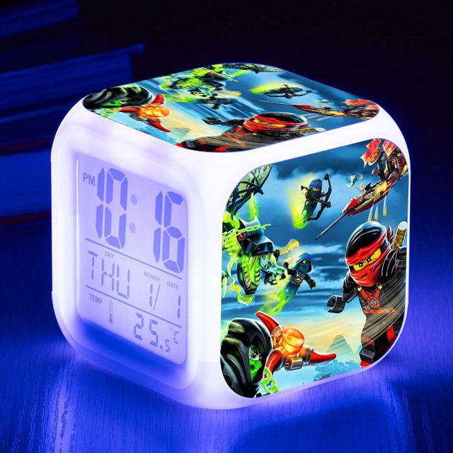 Réveil Dessin Animé pour Enfants LEGO Ninjago Horloge Carrée Numérique à Sept Couleurs à LED Cadeau Créatif Petit Réveil