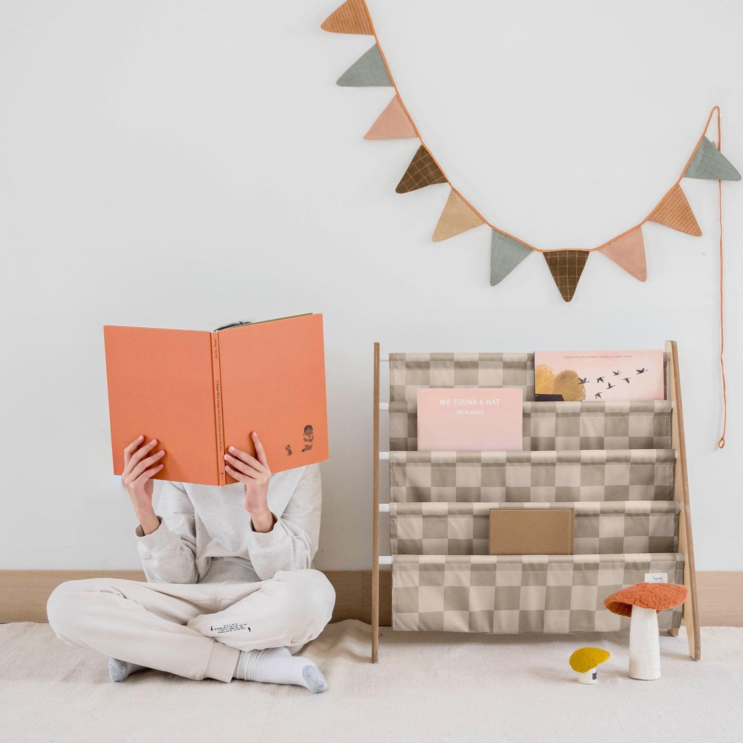 3 Sprouts Recycled Fabric Kids Book Rack Storage Bookshelf Organizer in Checkerboard Beige for Ages 3+