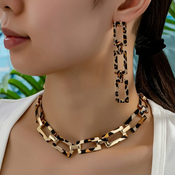 Fashionable geometric leopard print necklace and earring set - with hollow square chain and dangerous design - bold jewelry, perfect for daily wear, sexy and confident women