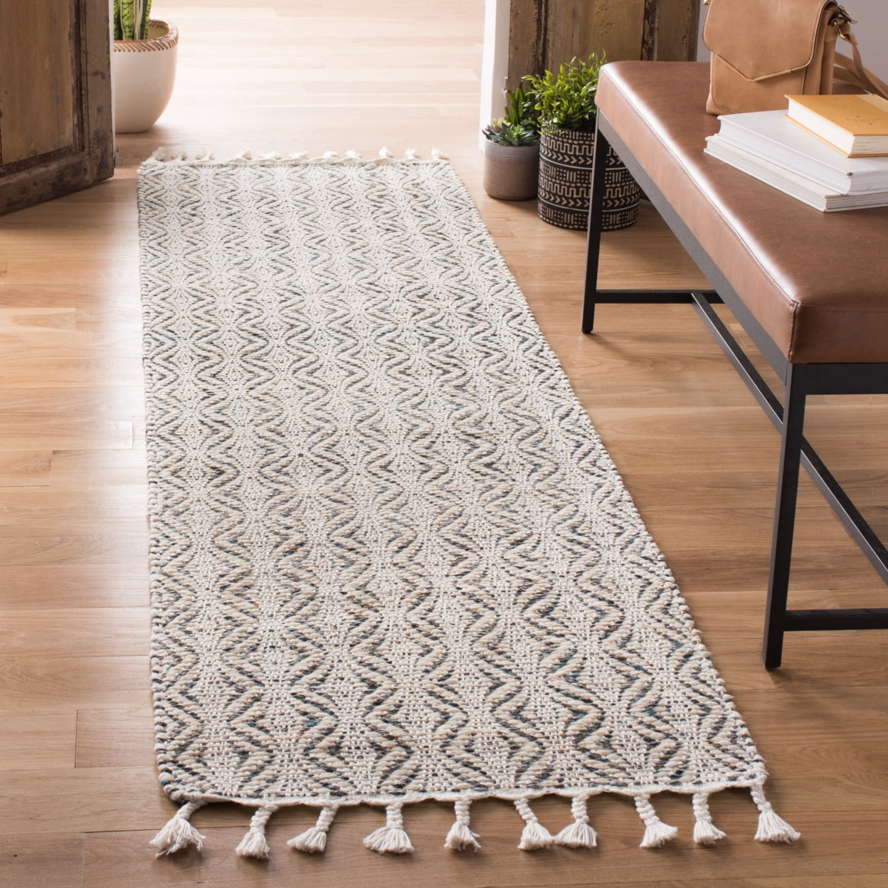 SAFAVIEH Natura Mesa Geometric Striped Area Rug, Charcoal, 6' x 9'
