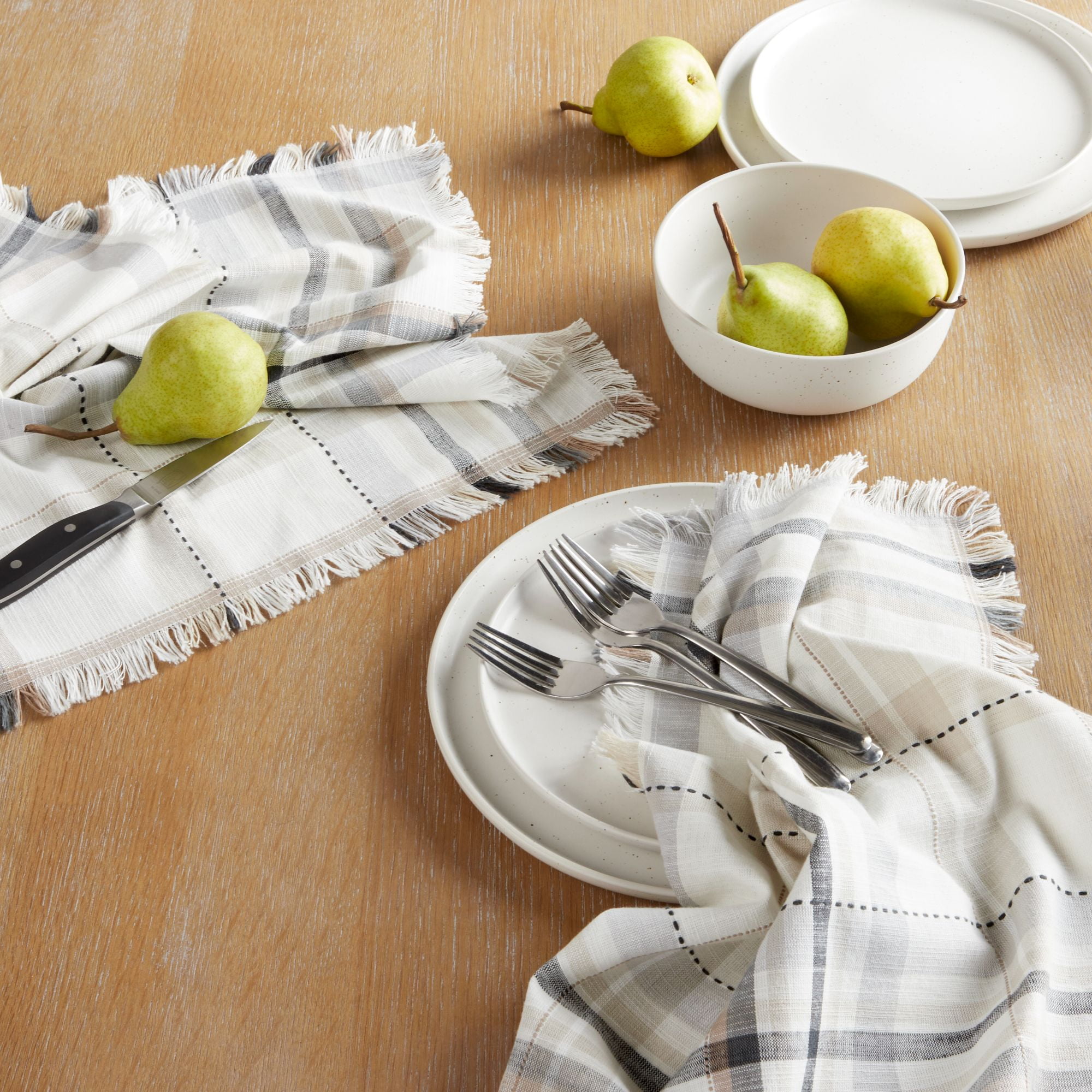 (2 pack) Better Homes & Garden Monday Square Fabric Napkin Set, Beige, 20"W x 20"L, 4 Pieces