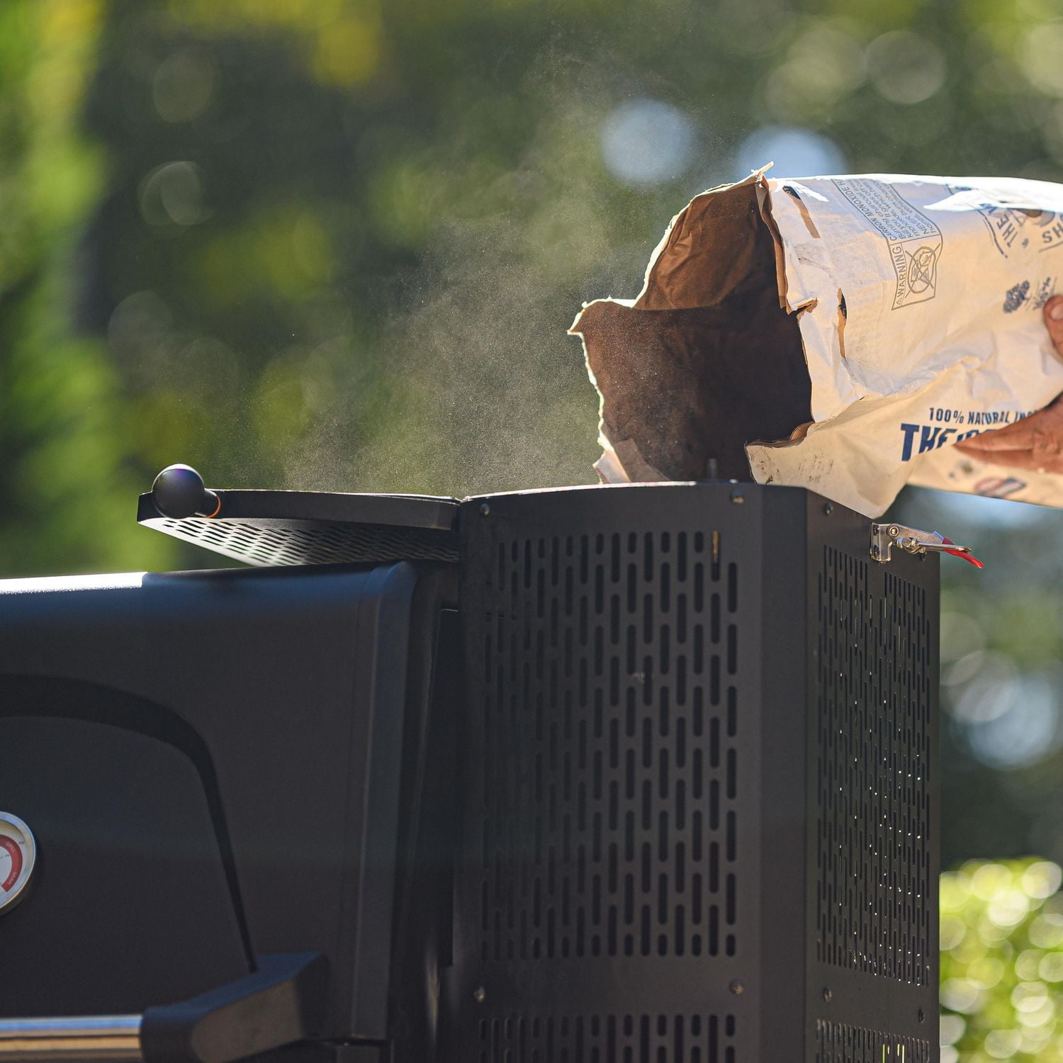 Masterbuilt® Gravity Series™ 560 Digital Charcoal Grill + Smoker in Black