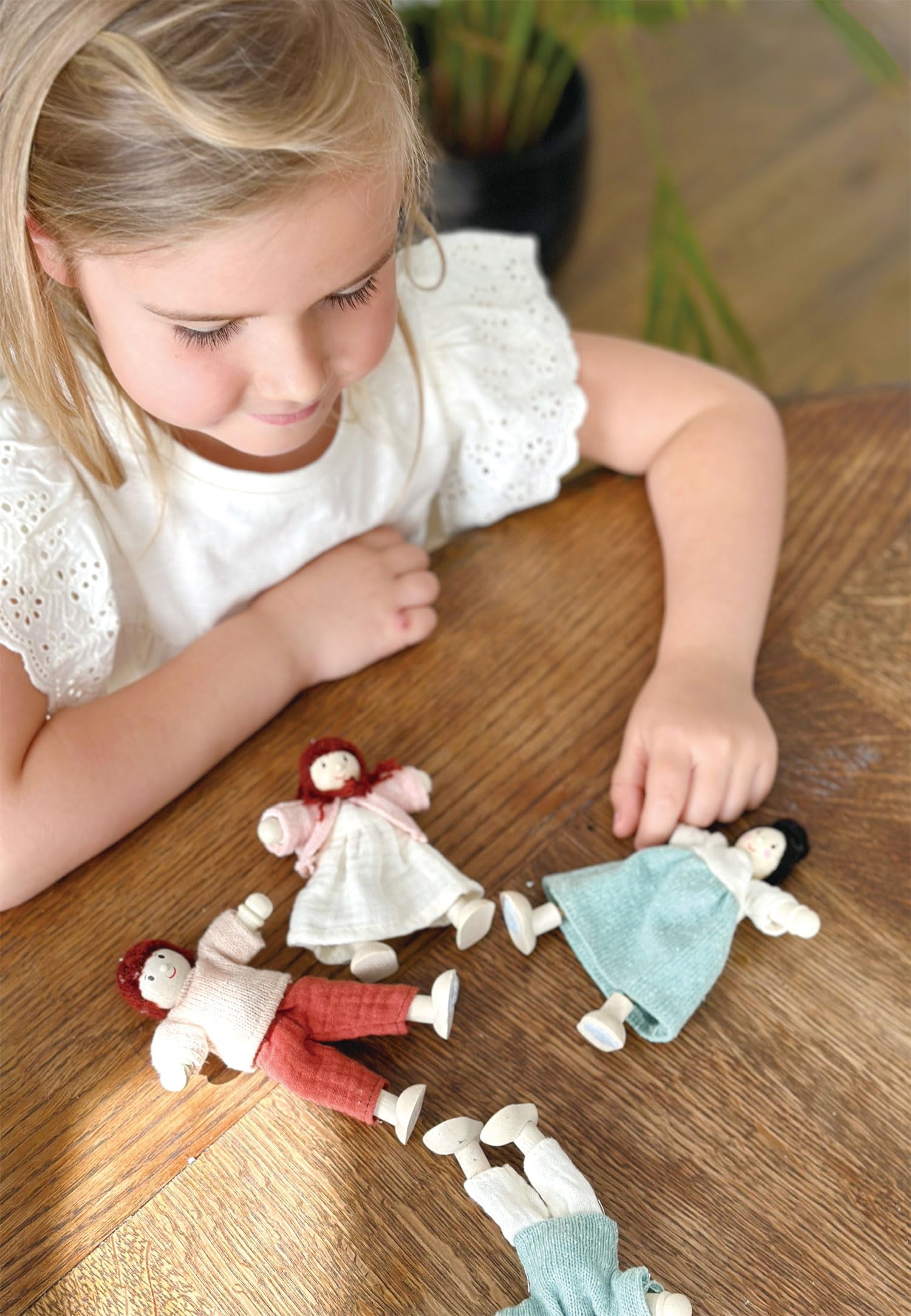 Mentari Toys - Honeybunch Wooden Doll Family - Enhance Creative Storytelling with Artisan Wooden Dolls for Your Doll House - Age 3+