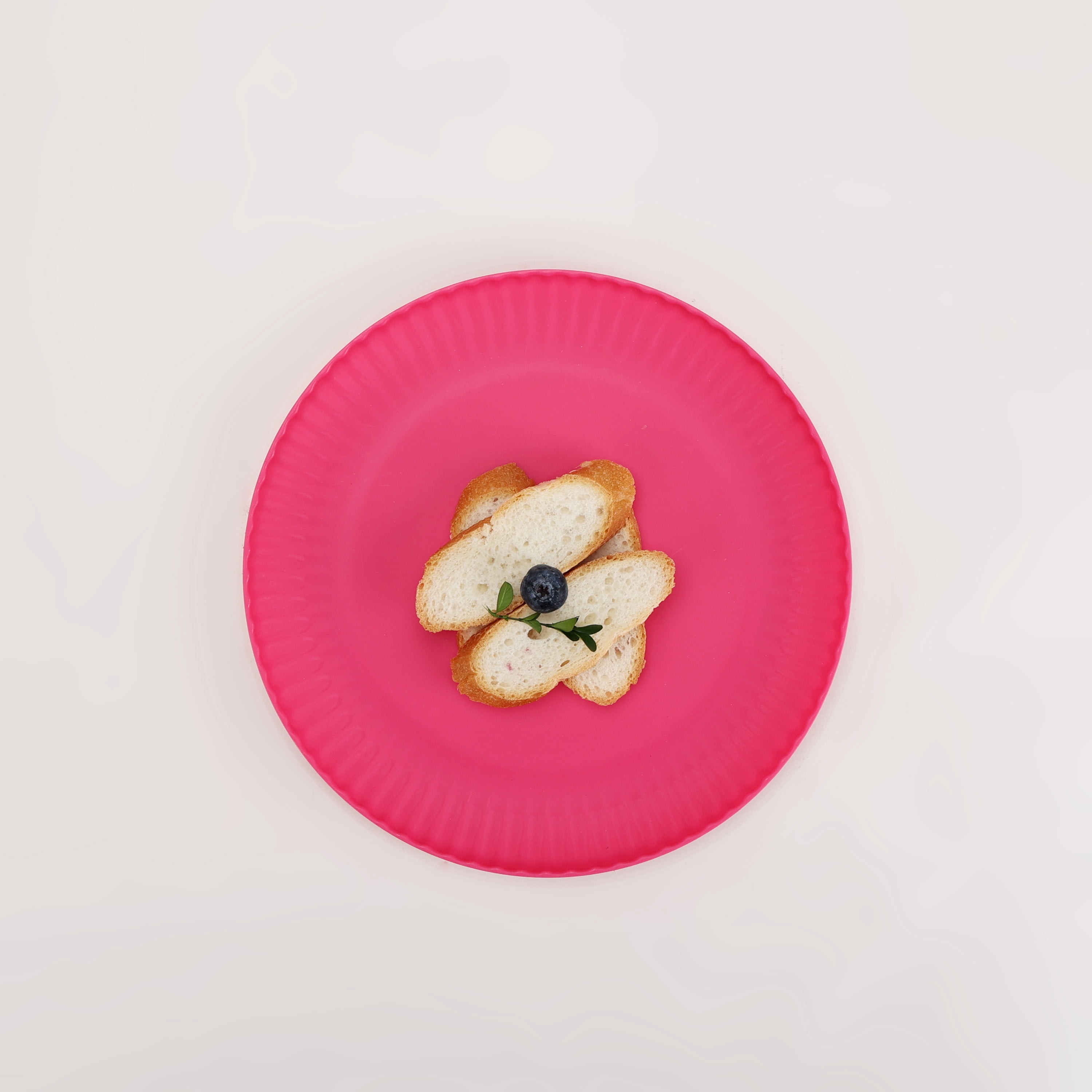 Mainstays - Fuchsia Pink Round Plastic Plate, Ribbed, 10.5 inch