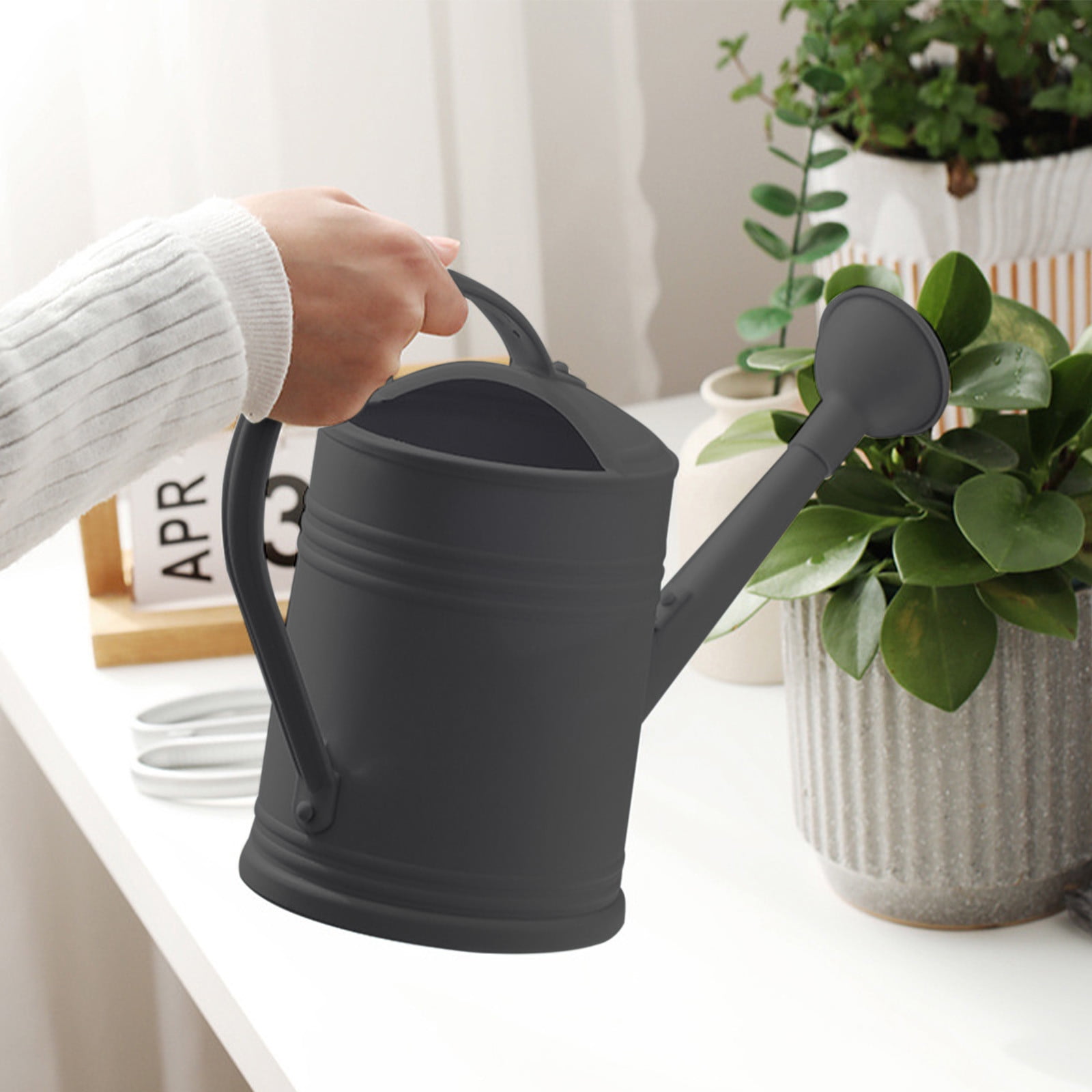 Long Spout Watering Can for Indoor Plants 2L Watering Kettle with Long Nozzle, Plastic Gardening Watering Can for Indoor Plants, Flower Wall Decor