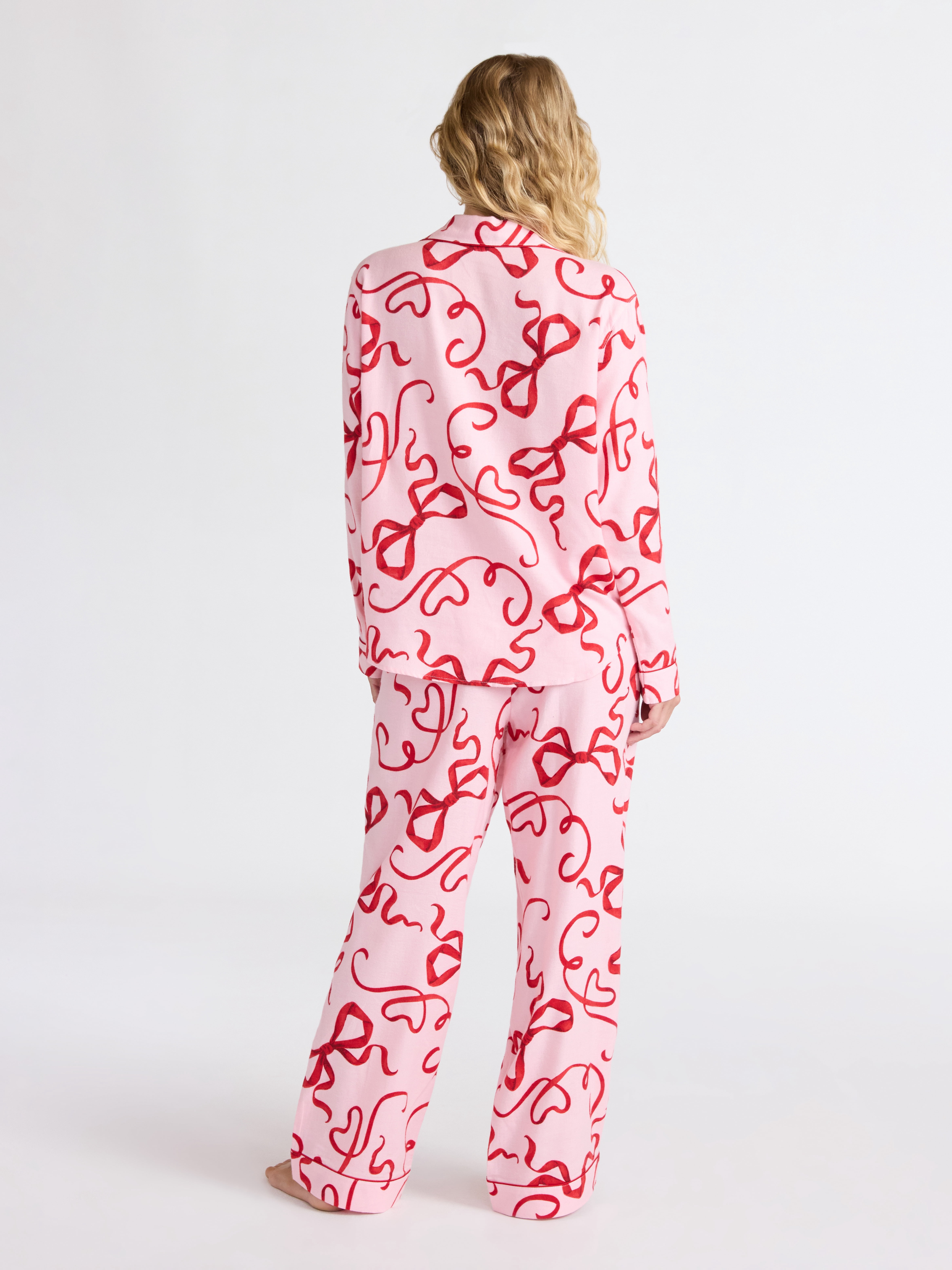 Joyspun Women's Long Sleeve Flannel Sleep Top and Pants Pajama Set, 2-Piece, Sizes XS-3X