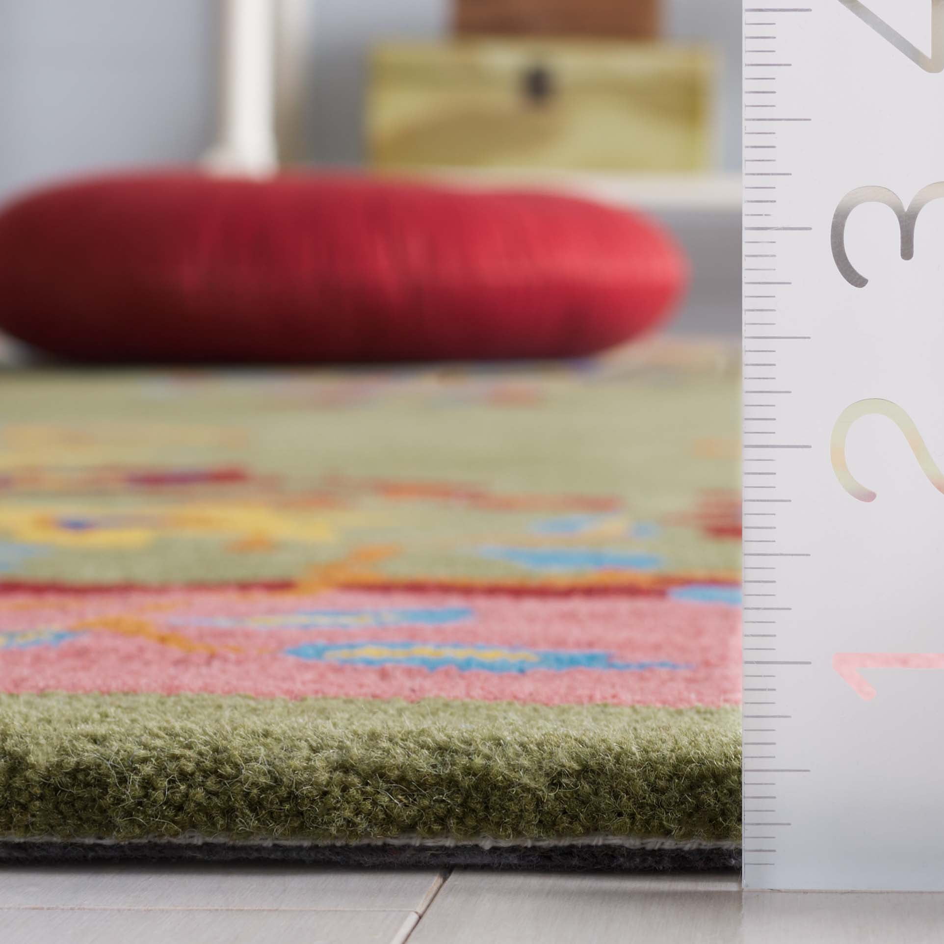 SAFAVIEH Metro Louise Floral Area Rug, Green/Pink, 4' x 6'