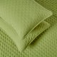 thumbnail image 3 of Juego de colcha Amazon Basics Queen 229 x 244 cm verde de 3 piezas, 3 of 5