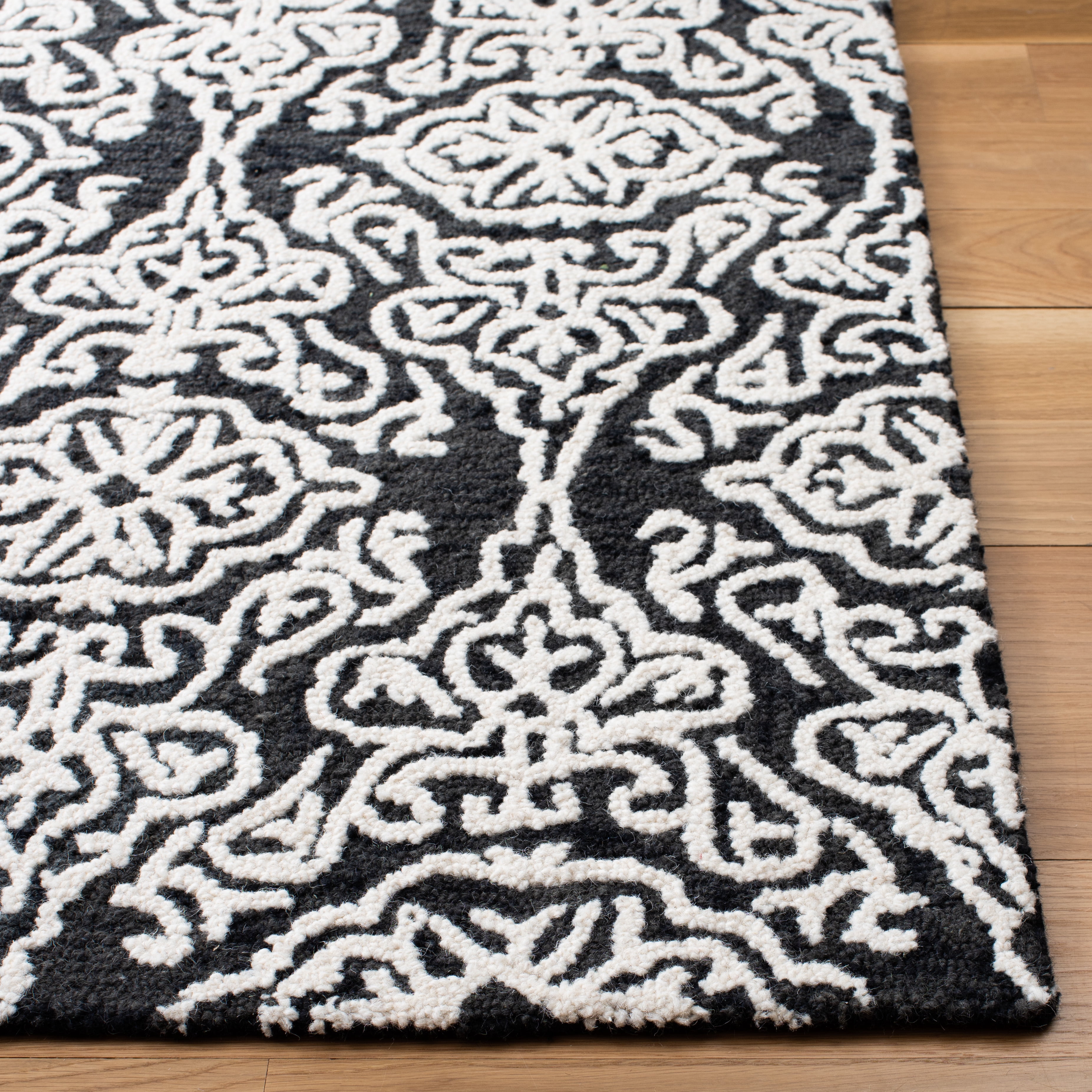 SAFAVIEH Blossom Asher Geometric Wool Area Rug, Black/Ivory, 6' x 9'
