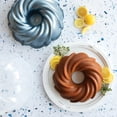 thumbnail image 3 of Molde para Hornear Nordic Ware Swirl Bundt 26 cm 10 Tazas Azul, 3 of 7