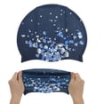 thumbnail image 5 of Gorro de natación impermeable de silicona con estampado floral, 1 pieza, azul marino y blanco, 5 of 5