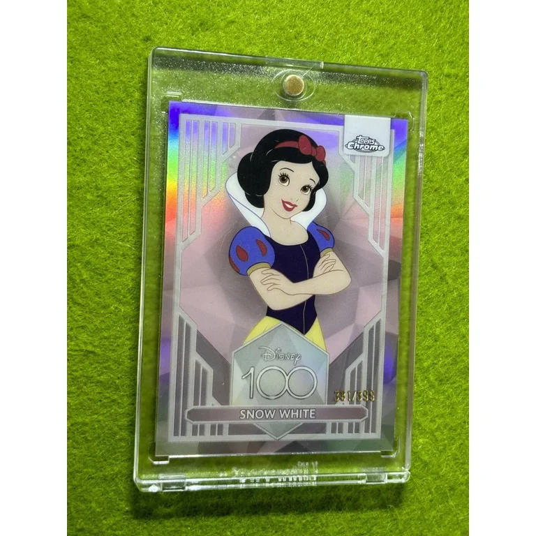Snow White DISNEY 100 PINK REFRACTOR # /399 SP CARD 2023 Topps