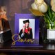 thumbnail image 3 of Marco vertical de madera para la temporada de graduación 2026 - Decoración de sombrero con borlas Pantalla de escritorio, frente acrílico, portafotos para recuerdos, regalo de graduación, decoración, 3 of 5