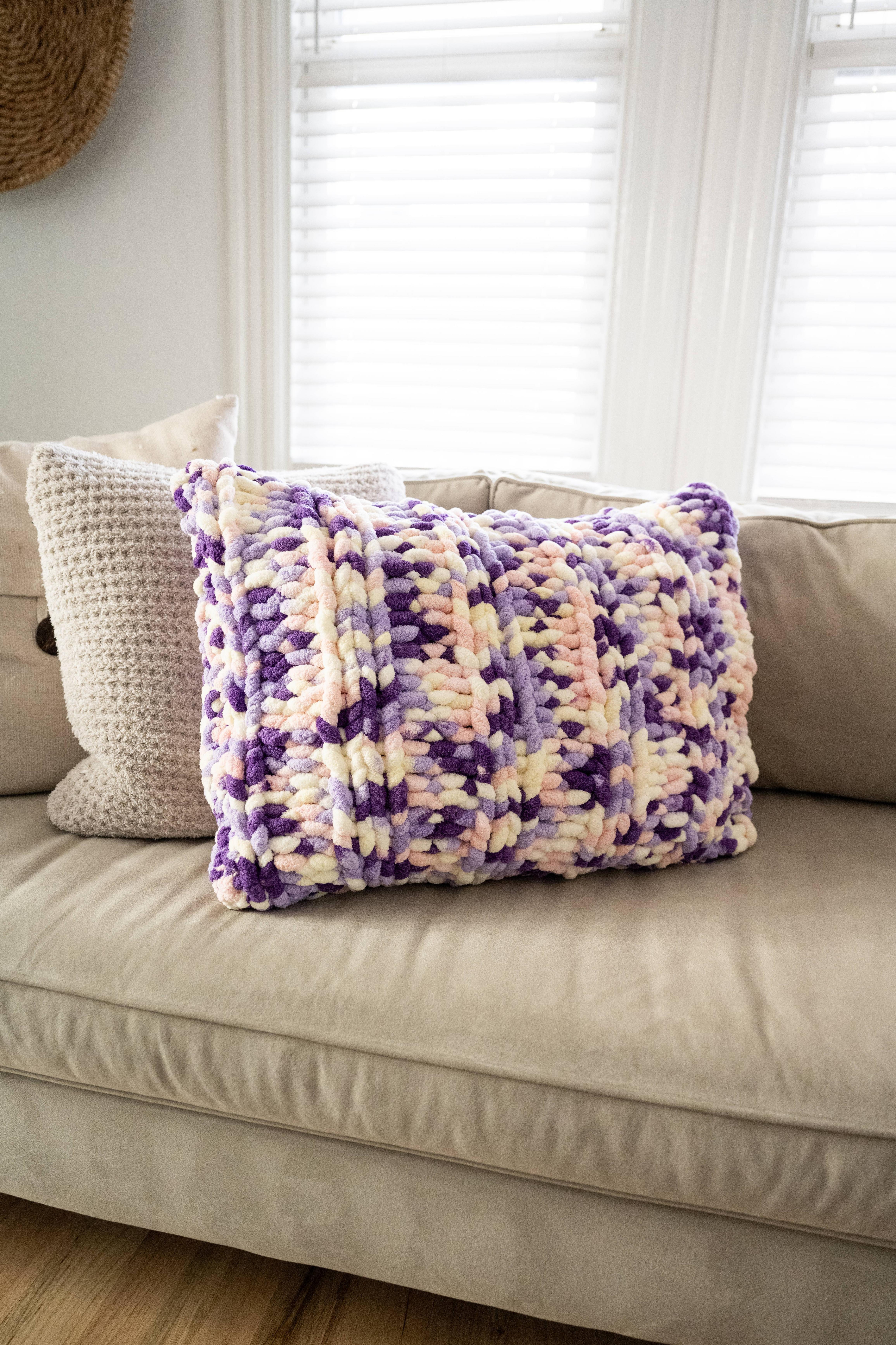 Lion Brand Yarn Cover Story Thick & Quick Metropolis Jumbo Polyester Multi-color Yarn 1 Cake
