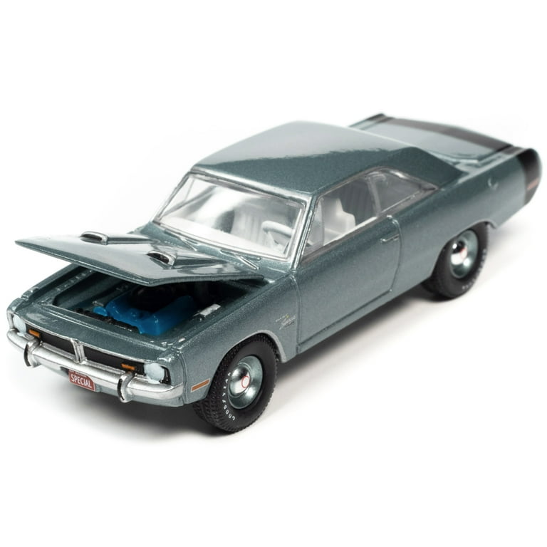 Auto World 1971 Dodge Dart Swinger 340 Diecast Model Car