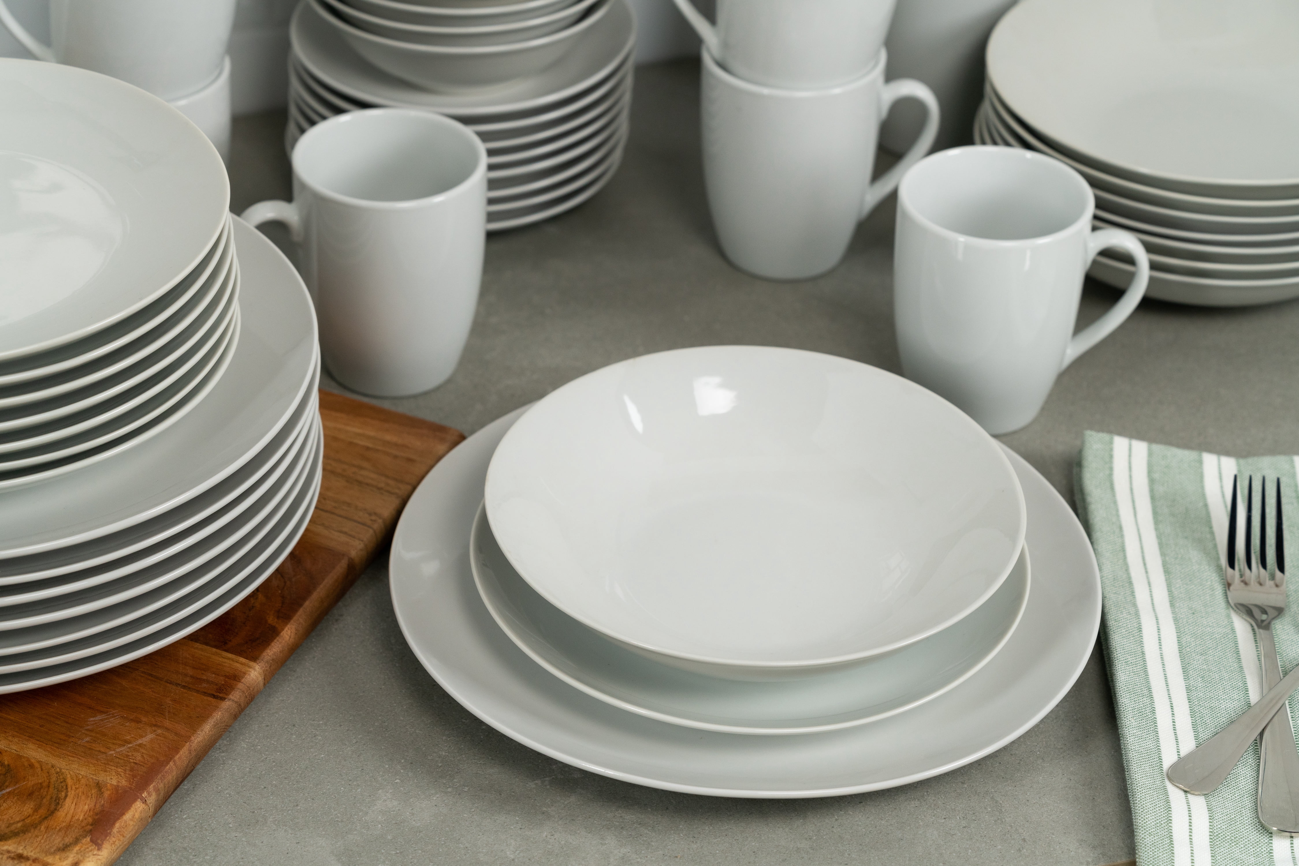 10 Strawberry Street Simply Coupe 52-piece Ceramic Dinnerware Set, Service for 8