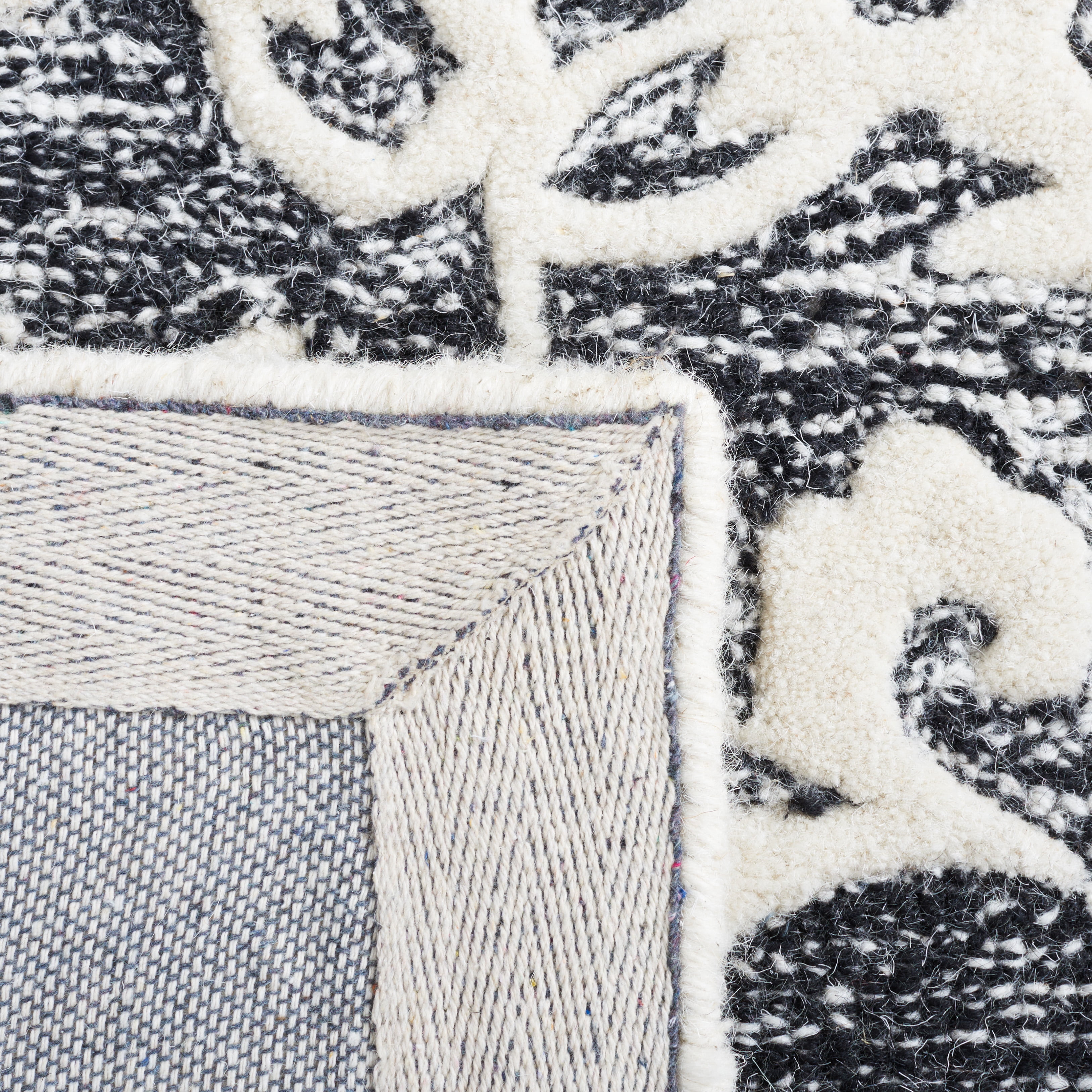 SAFAVIEH Metro Elvina Floral Area Rug, Black/Ivory, 6' x 6' Square