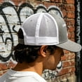 thumbnail image 4 of Gorra trucker unisex ajustable de malla trasera con bordado, sombrero casual para el sol, poliéster ligero, multicolor, talla única para la mayoría., 4 of 6