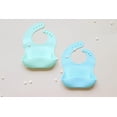 thumbnail image 4 of Babero de silicona - Baberos para bebés Pure Platinum sin rellenos (paquete de 2 baberos - azul y verde) Saliva infantil resistente al agua y sin lavado, 4 of 5