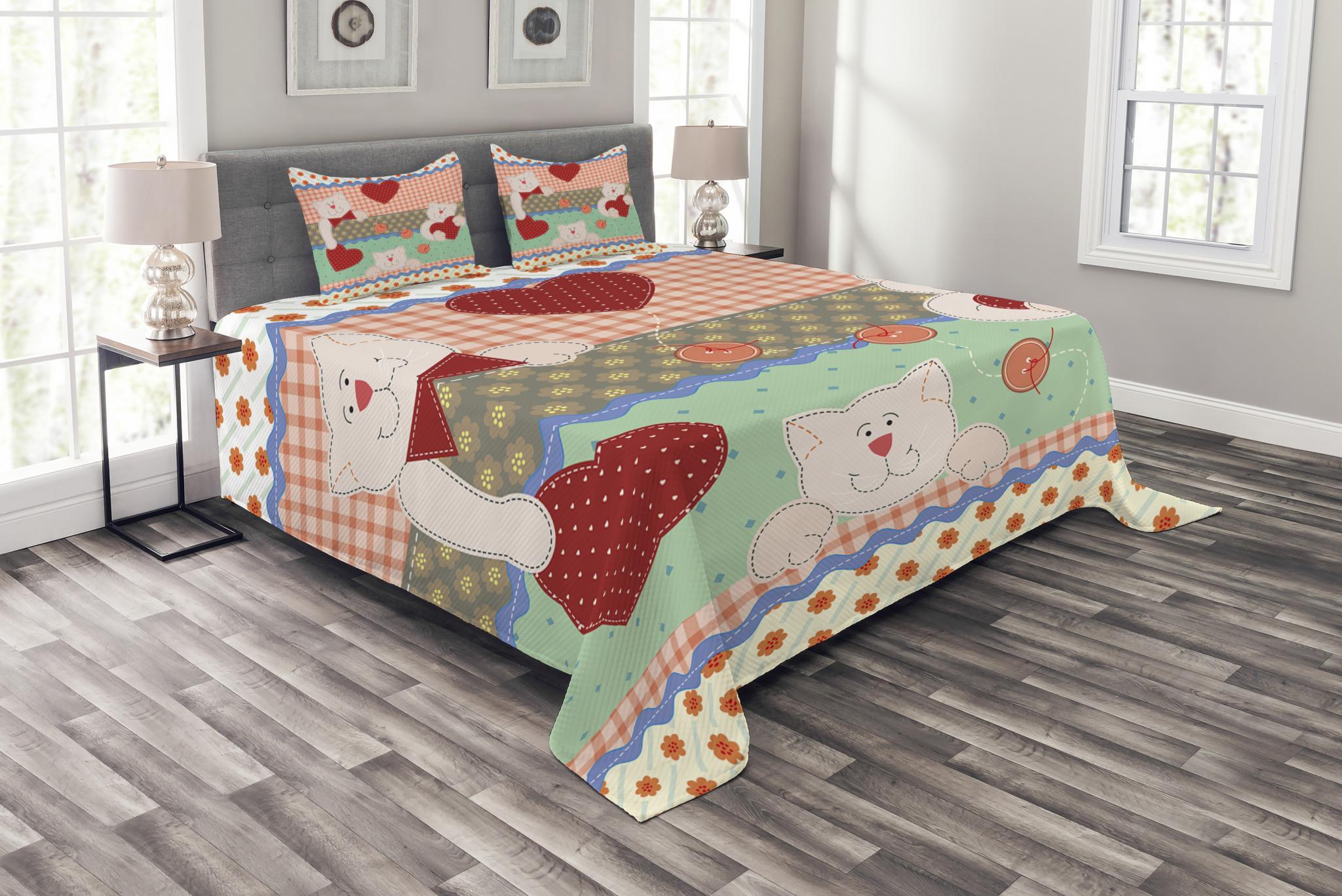 Shabby Chic Bedspread Set Queen Size, Funny Teddy Bears with Hearts in