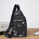 thumbnail image 1 of Bolso de Pecho para Hombre, Bandolera Cruzada, Organizador Tipo Bandolera con Puerto para Auriculares, Bolsa de Viaje Multifuncional, Cartera de Ocio y Negocios, 32 x 17 x 6 cm, 1 of 6