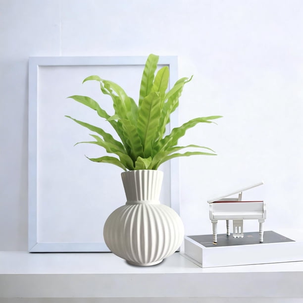 Jarrón Decorativo de Flores, Diseño a Rayas, con Detalles Acanalados, Silueta Abombada y Dimensiones de 17x15cm para Decoración del Hogar, Centros de Mesa, Organizador de Estantes.