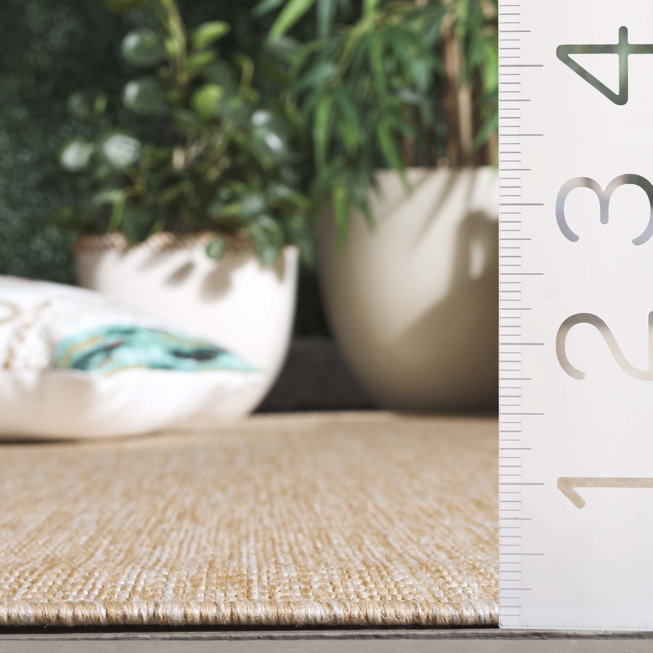 SAFAVIEH Beach House Jacinth Solid Indoor/Outdoor Area Rug, Natural, 6'7" x 6'7" Square