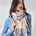 thumbnail image 5 of Bufandas a cuadros para mujeres y hombres Bufandas de otoño e invierno Bufanda de invierno con tacto de cachemira Bufanda a cuadros escoceses suave y cálida, 5 of 5